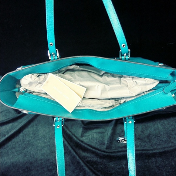 🚫SOLD🚫MICHAEL KORS Voyager Tote - Picture 6 of 8